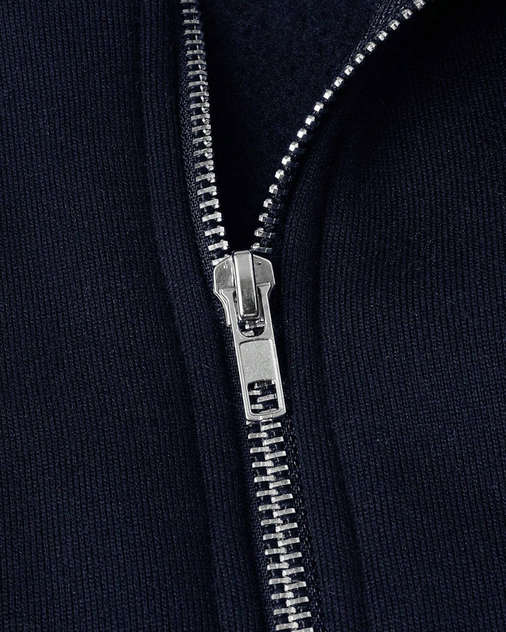 Pull demi-zip